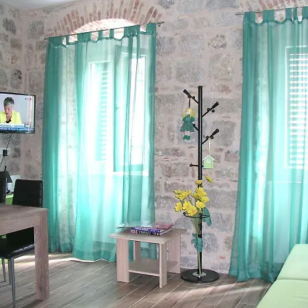 Klara I Gracia Apartment *