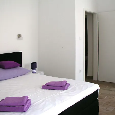 Klara I Gracia アパート *