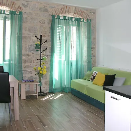 Klara I Gracia Apartment *